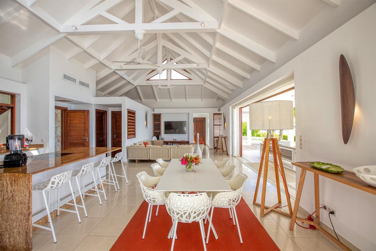 Luxury Beach Front Villa rental - Indoor dining table